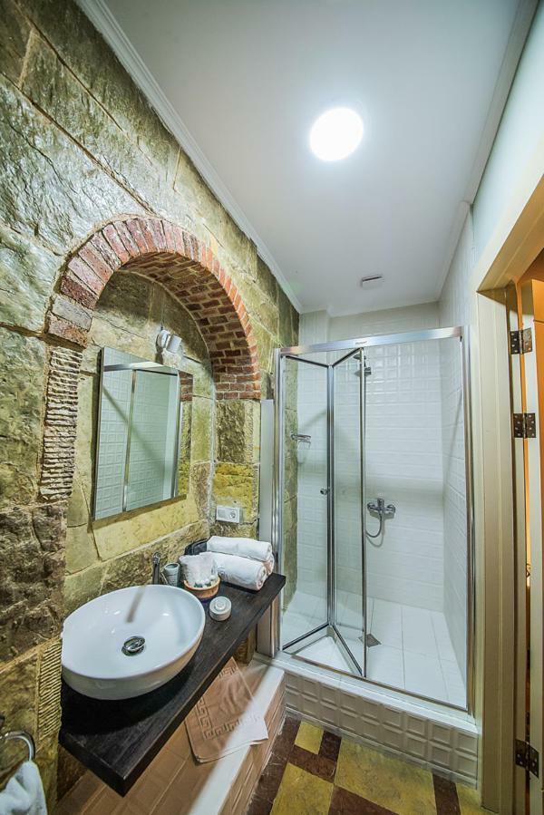Emigrant Boutique Hotel Tbilisi Exterior photo